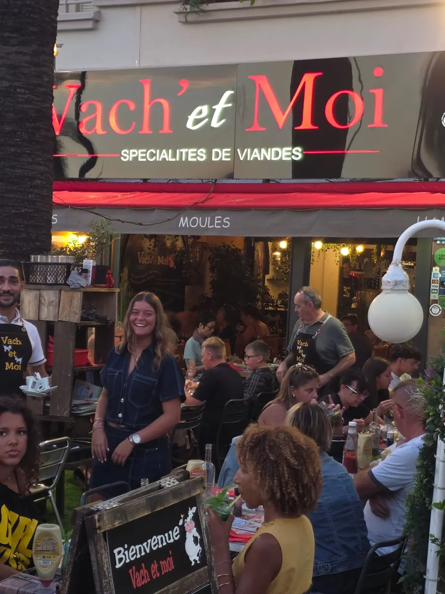 Ambiance conviviale en terrasse