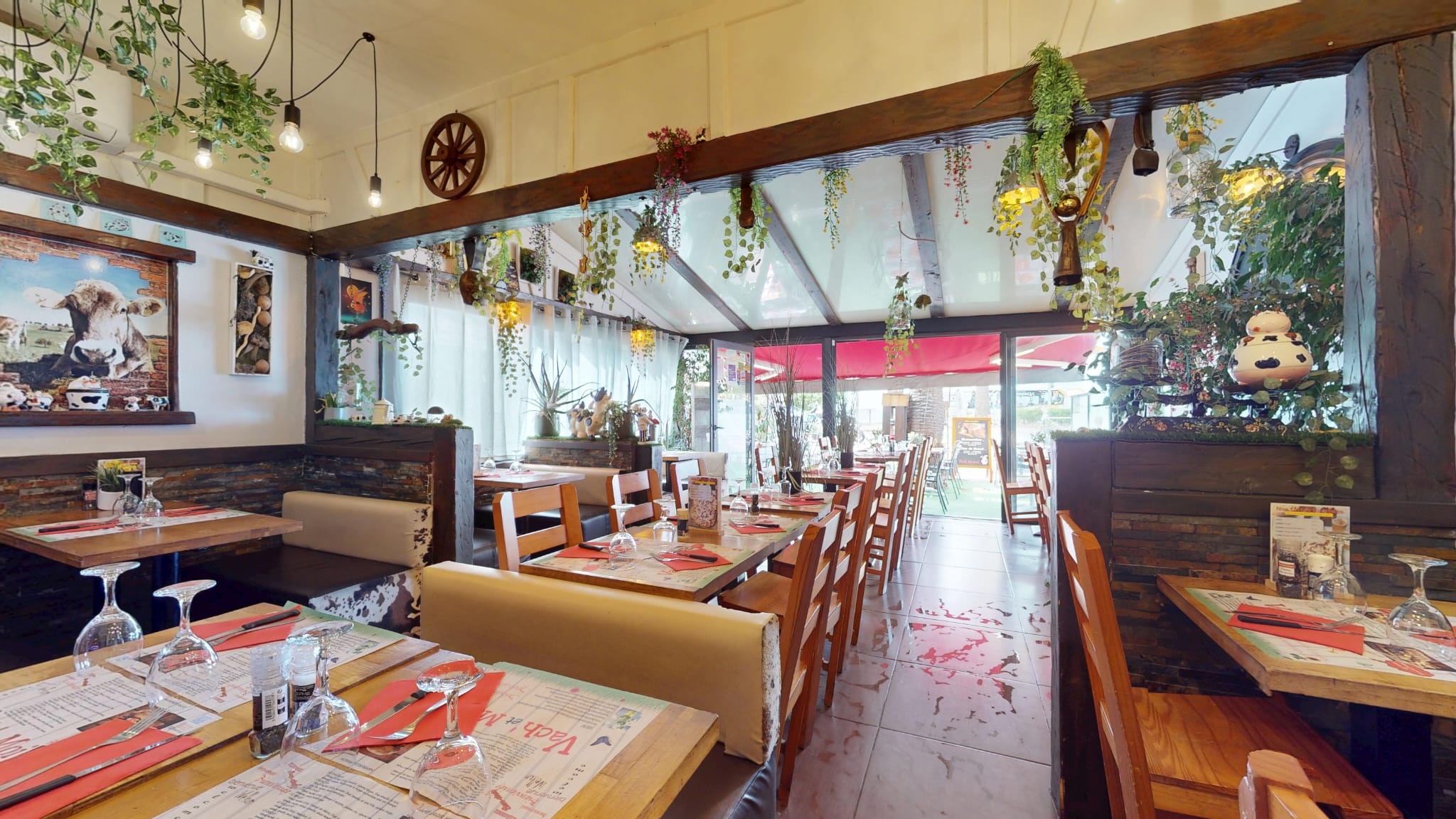 Tables prêtes pour le service